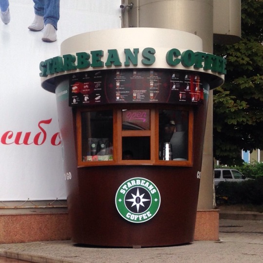 Starbeans coffee - kazachstánská atrapa Starbucks coffee